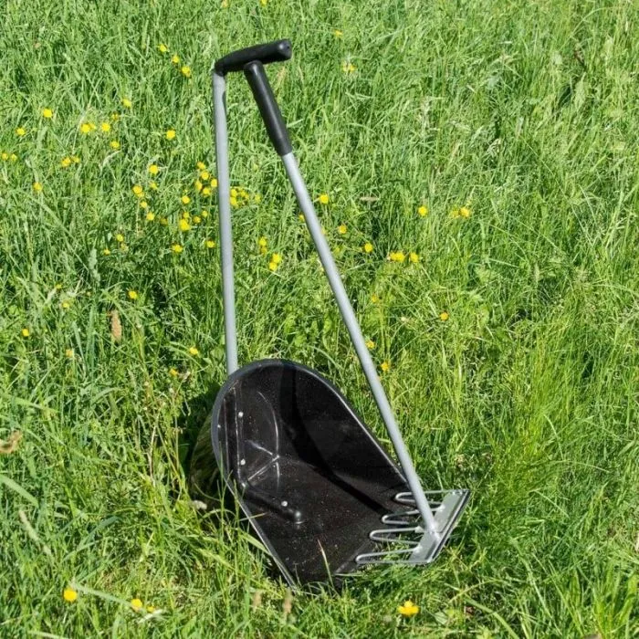 HORIZONT MESTBOY MET SCHEP EN HANDZAME MESTKRABBER, IDEAAL VOOR BOXCONTROLE EN BIJ HET PAARDENTRANSPORT  STABIELE SCHAUFEL EN 